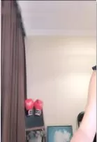 辣妹椅子上扭腰脱衣自摸巨乳，骚穴淫荡诱惑